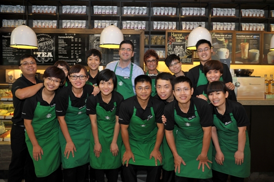 Starbucks, tạp dề xanh và nét nhân văn đến Hà Nội ảnh 2